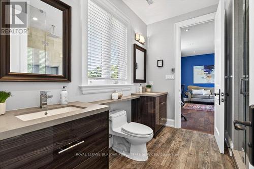 2470 Applewood Drive, Oakville, ON - Indoor Photo Showing Bathroom