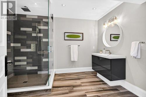2470 Applewood Drive, Oakville, ON - Indoor Photo Showing Bathroom