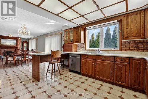 36 Chancery Circle, St. Catharines (Vine/Linwell), ON - Indoor Photo Showing Kitchen