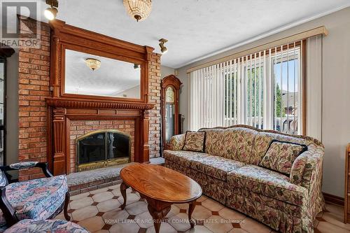 36 Chancery Circle, St. Catharines (Vine/Linwell), ON - Indoor Photo Showing Living Room With Fireplace