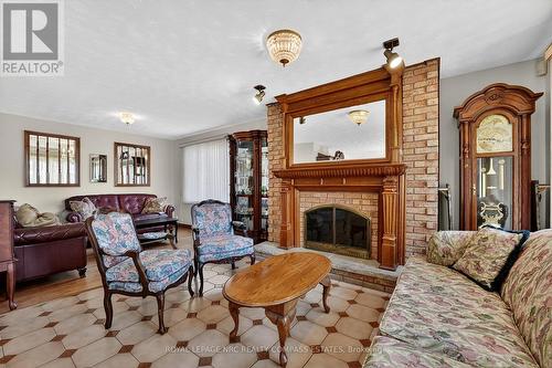 36 Chancery Circle, St. Catharines (Vine/Linwell), ON - Indoor Photo Showing Living Room With Fireplace