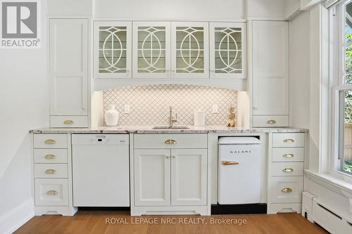 50 Hillcrest Avenue, St. Catharines (Old Glenridge), ON - Indoor Photo Showing Kitchen