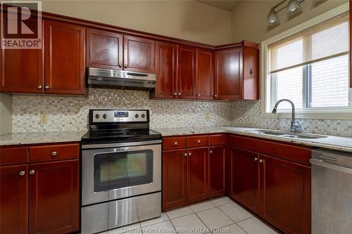 8 Mcintosh Avenue, Chatham, ON - Indoor Photo Showing Kitchen With Double Sink