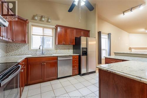 8 Mcintosh Avenue, Chatham, ON - Indoor Photo Showing Kitchen