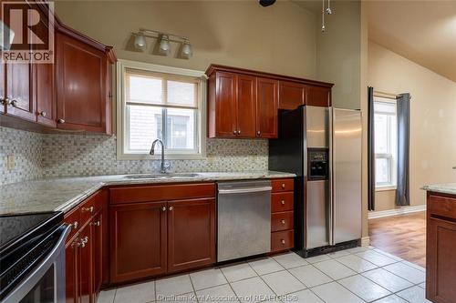 8 Mcintosh Avenue, Chatham, ON - Indoor Photo Showing Kitchen