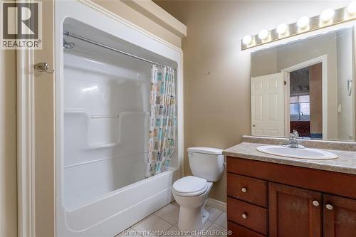 8 Mcintosh Avenue, Chatham, ON - Indoor Photo Showing Bathroom