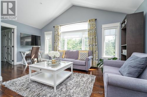 254 Main Street S, Halton Hills, ON - Indoor Photo Showing Living Room