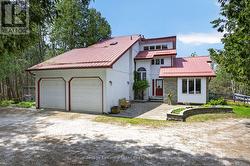 Double attached garage with entrance to the house - 