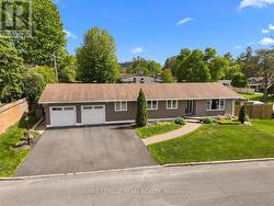 2 LAVINA CRESCENT  Ottawa, ON K2H 7P2