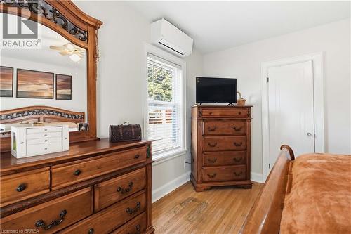 Hardwood flooring and bright window with blinds - 134 Queensway Drive, Brantford, ON 