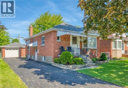 224 GLENCARRY Avenue  Hamilton, ON L8K 3R9