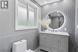 Main 4pc Bath - 