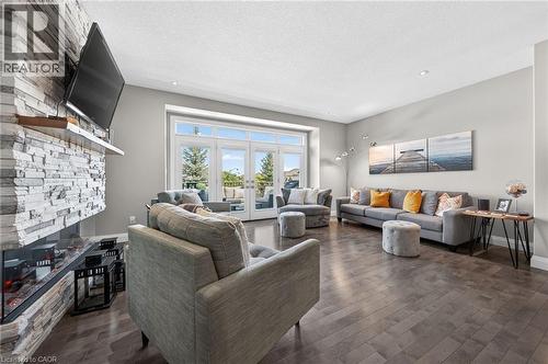 243 Grey Silo Road Unit# 11, Waterloo, ON - Indoor Photo Showing Living Room