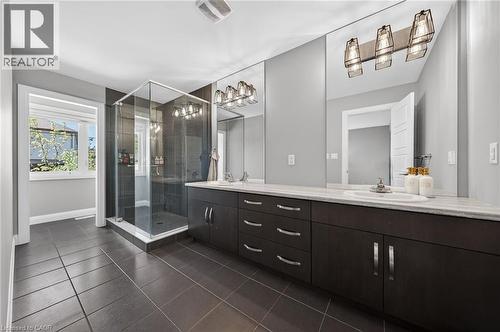 243 Grey Silo Road Unit# 11, Waterloo, ON - Indoor Photo Showing Bathroom