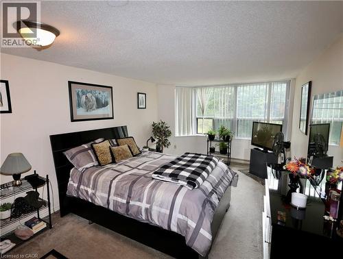55 Green Valley Drive Unit# 404, Kitchener, ON - Indoor Photo Showing Bedroom