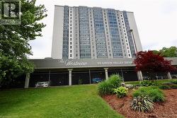 55 GREEN VALLEY Drive Unit# 404  Kitchener, ON N2P 1Z6