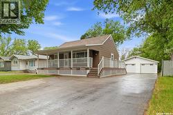 166 Halifax STREET N  Regina, SK S4R 0R5