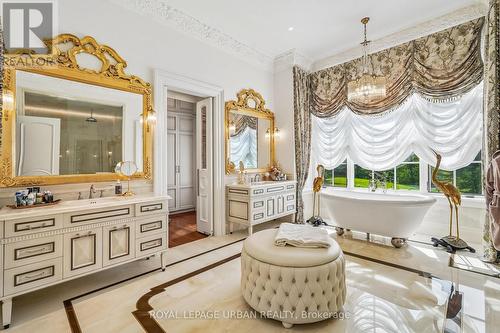 105 King Hills Lane, King, ON - Indoor Photo Showing Bathroom