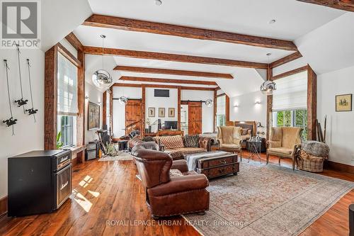 105 King Hills Lane, King, ON - Indoor Photo Showing Living Room