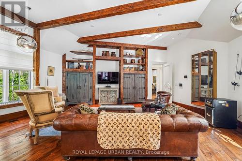 105 King Hills Lane, King, ON - Indoor Photo Showing Living Room