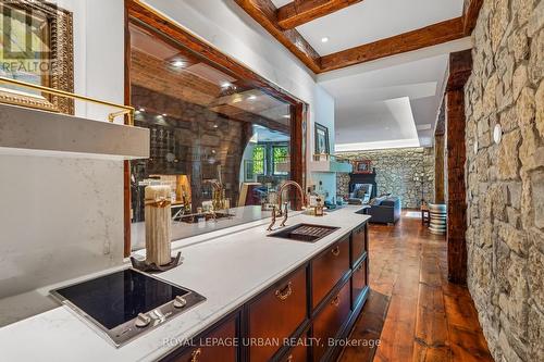 105 King Hills Lane, King, ON - Indoor Photo Showing Kitchen