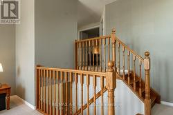 Open staircase from mainfloor - 