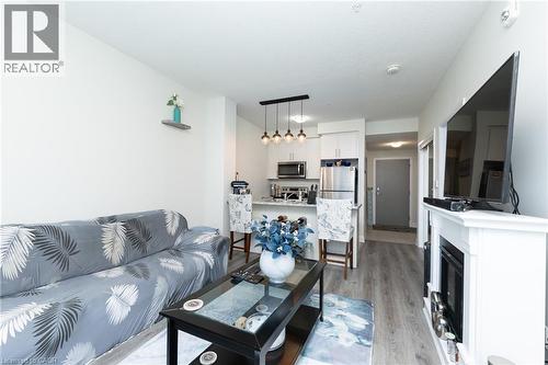 16 Concord Place Unit# 209, Grimsby, ON - Indoor Photo Showing Living Room