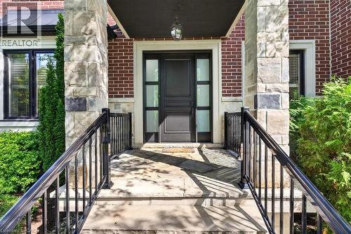 2470 Applewood Drive, Oakville, ON - Outdoor