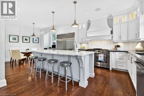 2470 Applewood Drive, Oakville, ON - Indoor Photo Showing Kitchen With Upgraded Kitchen