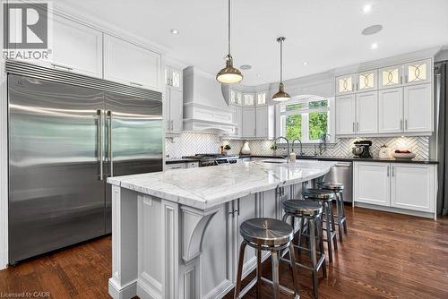 2470 Applewood Drive, Oakville, ON - Indoor Photo Showing Kitchen With Upgraded Kitchen