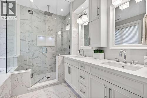 2470 Applewood Drive, Oakville, ON - Indoor Photo Showing Bathroom