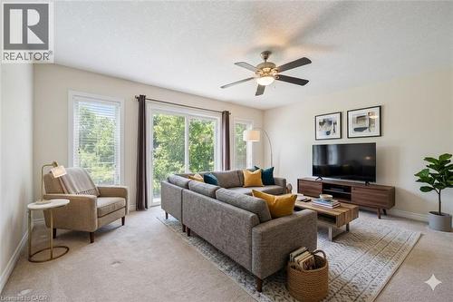86 Upper Mercer Street, Kitchener, ON - Indoor Photo Showing Living Room