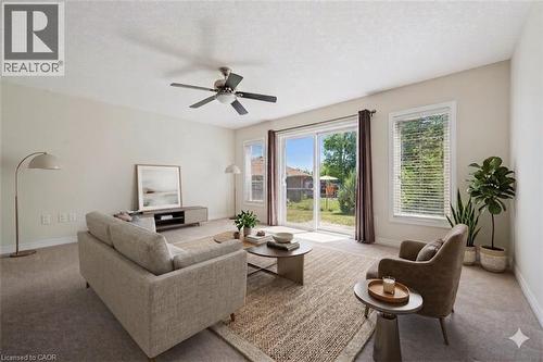 86 Upper Mercer Street, Kitchener, ON - Indoor Photo Showing Living Room