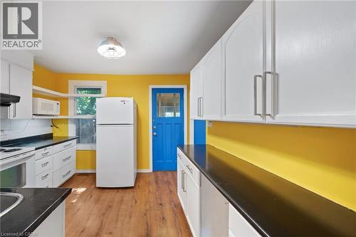 22 Agnes Street, Hamilton, ON - Indoor Photo Showing Kitchen