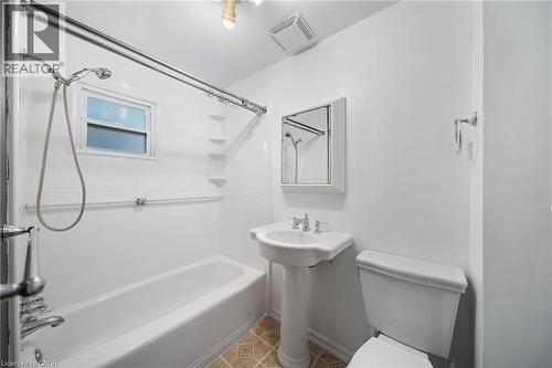 22 Agnes Street, Hamilton, ON - Indoor Photo Showing Bathroom