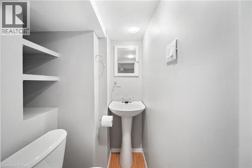 22 Agnes Street, Hamilton, ON - Indoor Photo Showing Bathroom