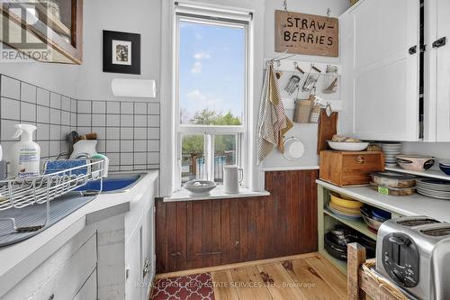 1351 Flos Rd 11 E, Springwater, ON - Indoor Photo Showing Kitchen