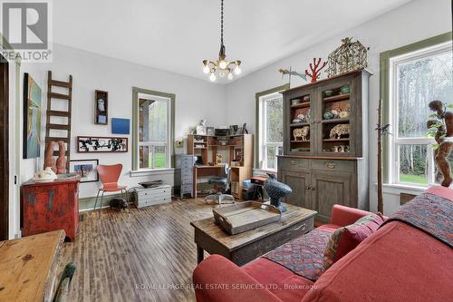 1351 Flos Rd 11 E, Springwater, ON - Indoor Photo Showing Other Room