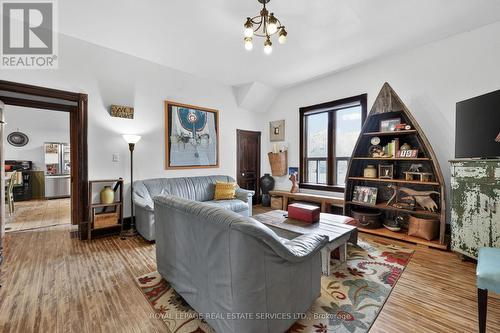 1351 Flos Rd 11 E, Springwater, ON - Indoor Photo Showing Living Room