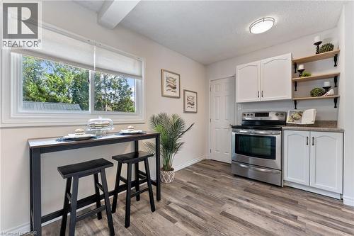 544 Mary Street, Hamilton, ON - Indoor Photo Showing Kitchen