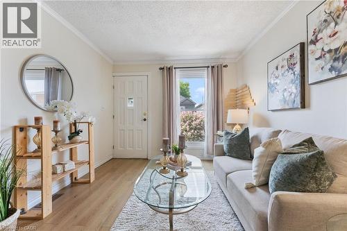 544 Mary Street, Hamilton, ON - Indoor Photo Showing Living Room