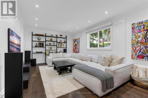 4163 Lakeshore Road, Burlington, ON - Indoor Photo Showing Living Room