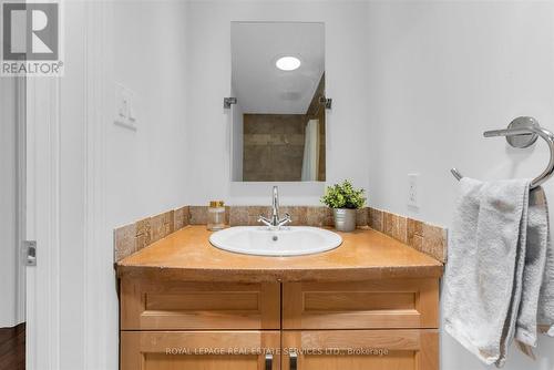 4163 Lakeshore Road, Burlington, ON - Indoor Photo Showing Bathroom