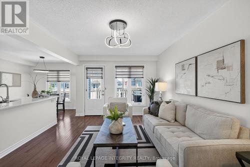 2619 Baynes Sound Way, Ottawa, ON - Indoor Photo Showing Living Room