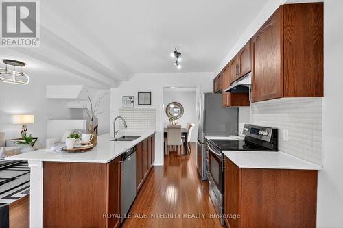 2619 Baynes Sound Way, Ottawa, ON - Indoor Photo Showing Kitchen With Double Sink With Upgraded Kitchen