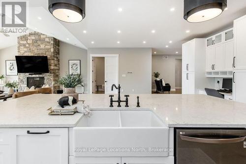 429540 8Th B Concession, Grey Highlands, ON - Indoor Photo Showing Kitchen With Upgraded Kitchen