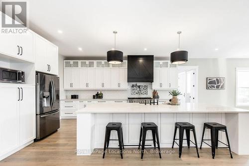 429540 8Th B Concession, Grey Highlands, ON - Indoor Photo Showing Kitchen With Upgraded Kitchen