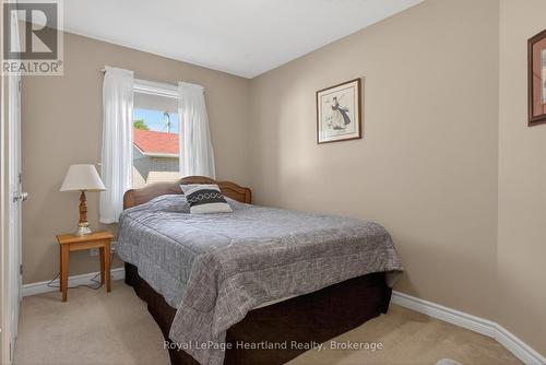 86 Huron Street W, South Huron (Exeter), ON - Indoor Photo Showing Bedroom