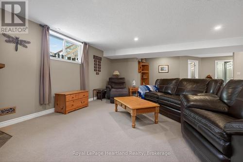 86 Huron Street W, South Huron (Exeter), ON - Indoor Photo Showing Living Room
