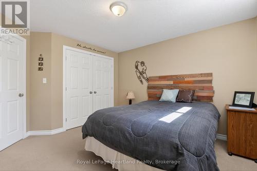86 Huron Street W, South Huron (Exeter), ON - Indoor Photo Showing Bedroom